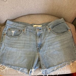 Levi’s Boyfriend Shorts Size 32